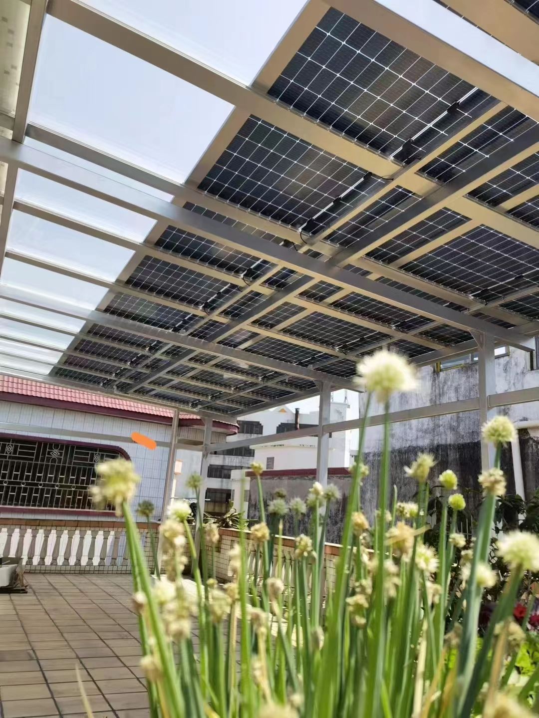 玉树别墅家用屋顶太阳能发电系统安装